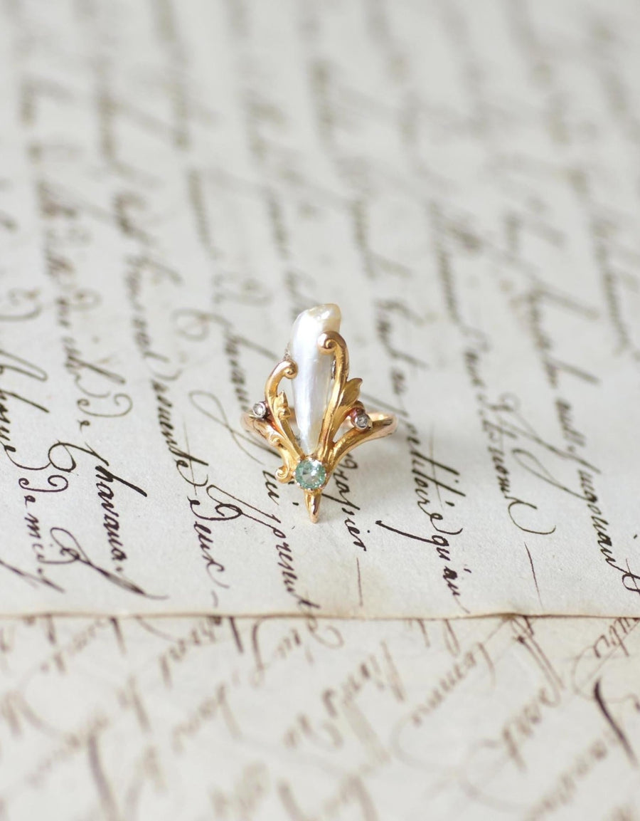 Bague Art Nouveau Perle Fine Baroque Emeraude et Diamants - Galerie Pénélope