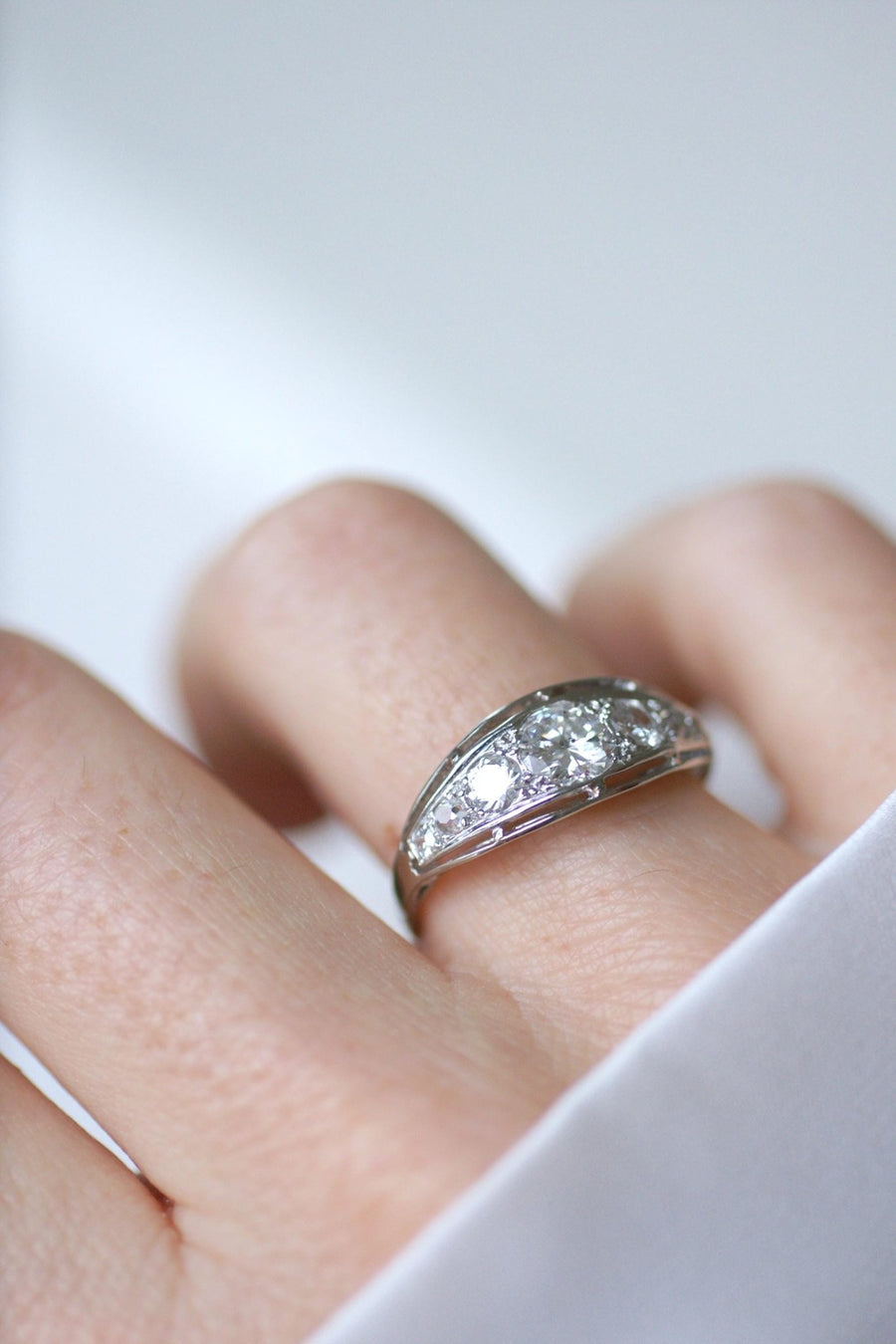 Bague Bandeau Diamants Art Deco sur Platine - Galerie Pénélope