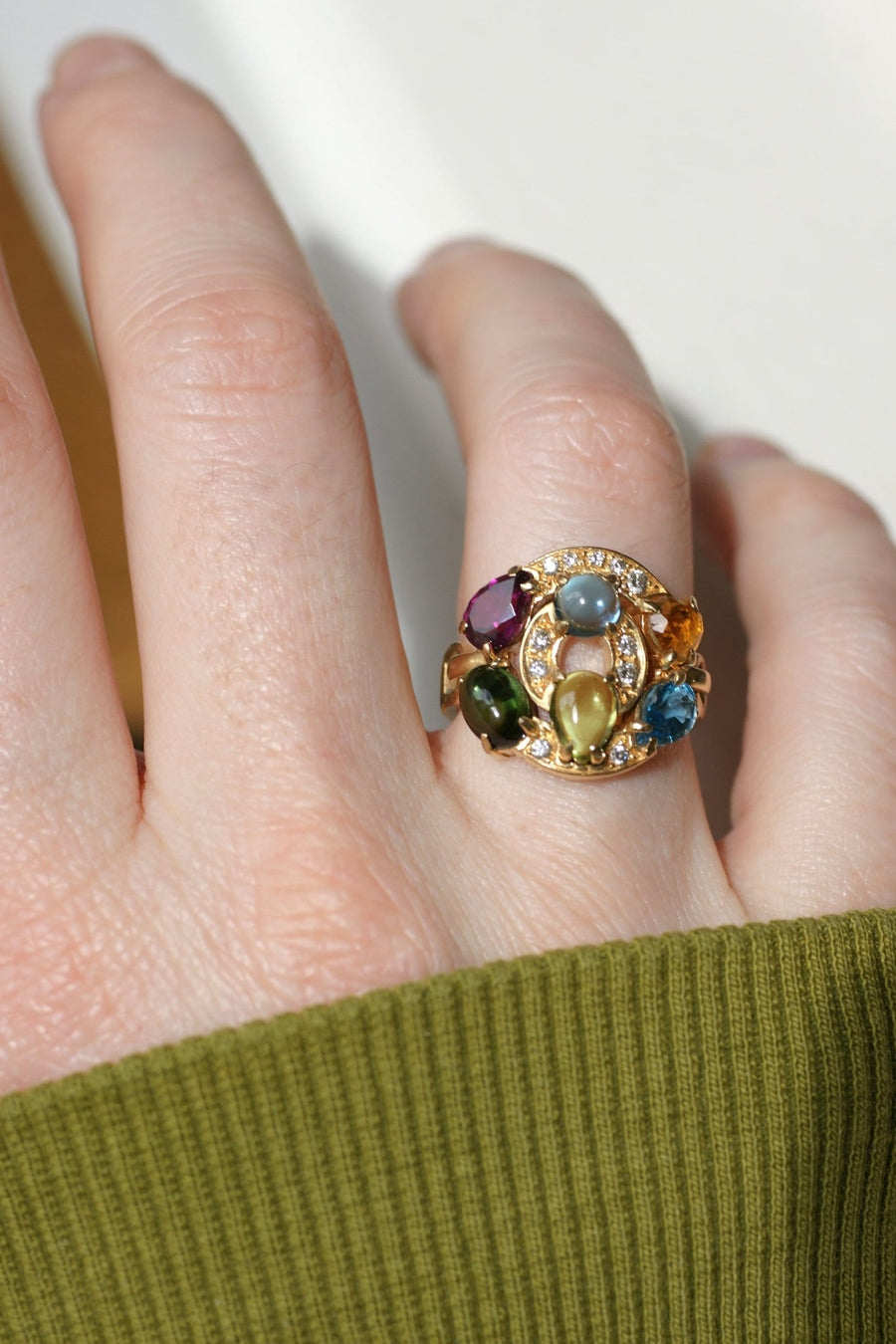 Bague Bvlgari Astrale or jaune, pierres fines et diamants - Galerie Pénélope