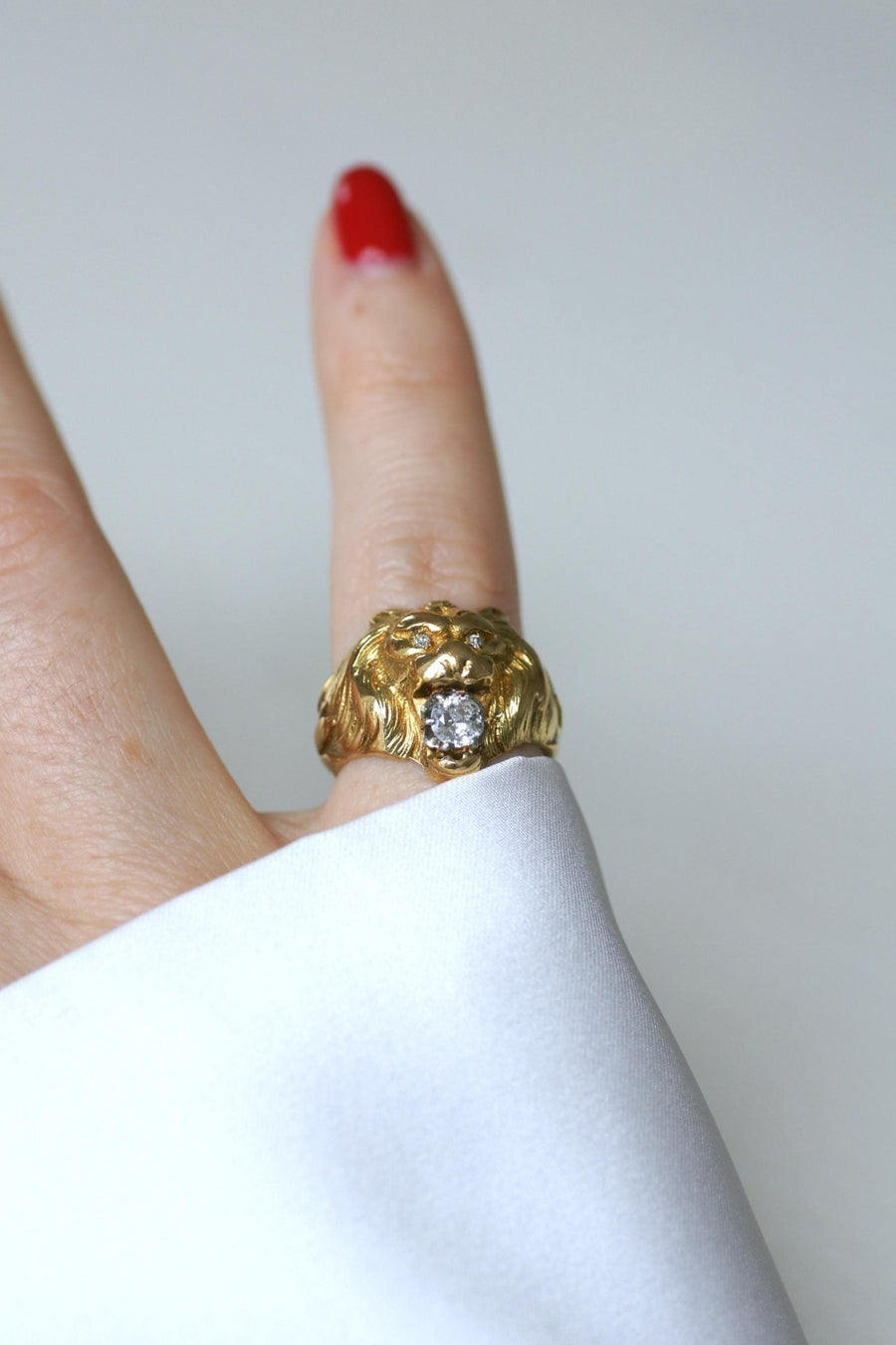 Bague Chevalière Ancienne Lion Diamants Or jaune - Galerie Pénélope