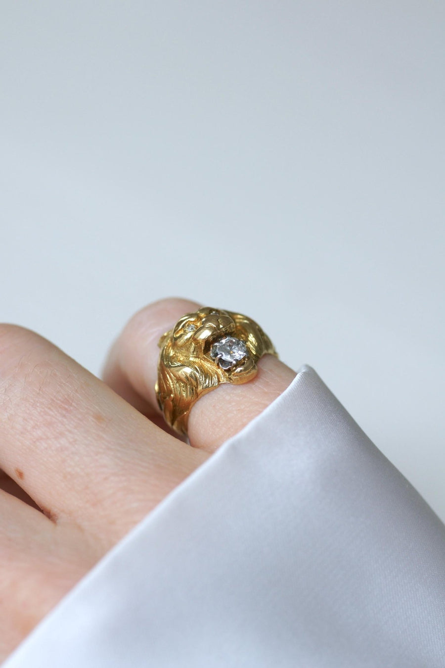 Bague Chevalière Ancienne Lion Diamants Or jaune - Galerie Pénélope