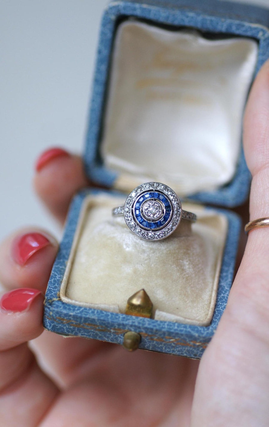 Bague Cible Art Deco Saphirs et Diamants - Galerie Pénélope