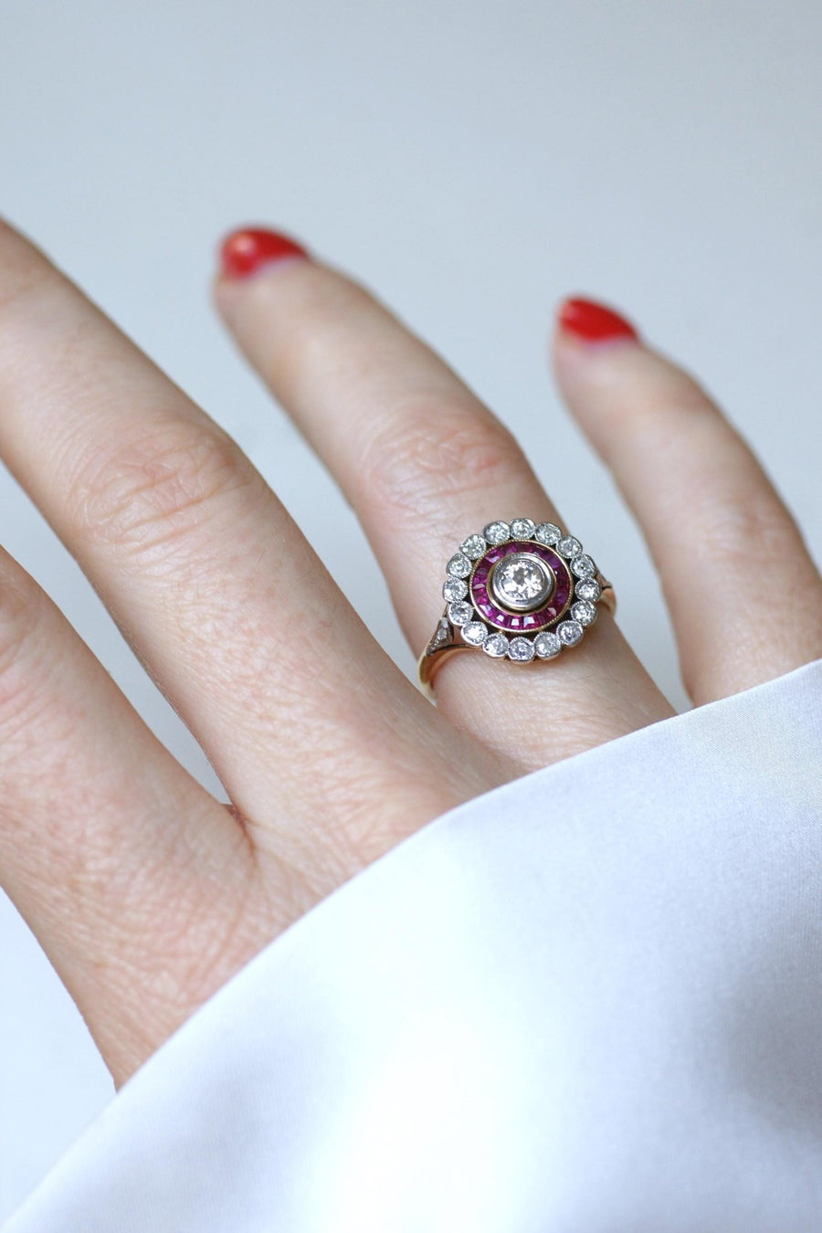 Bague Cible Belle Epoque Diamants et Rubis Calibrés - Galerie Pénélope