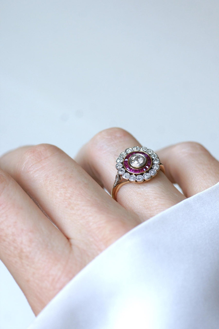 Bague Cible Belle Epoque Diamants et Rubis Calibrés - Galerie Pénélope