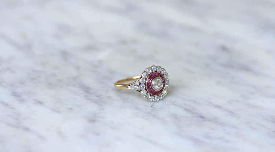 Bague Cible Belle Epoque Diamants et Rubis Calibrés - Galerie Pénélope