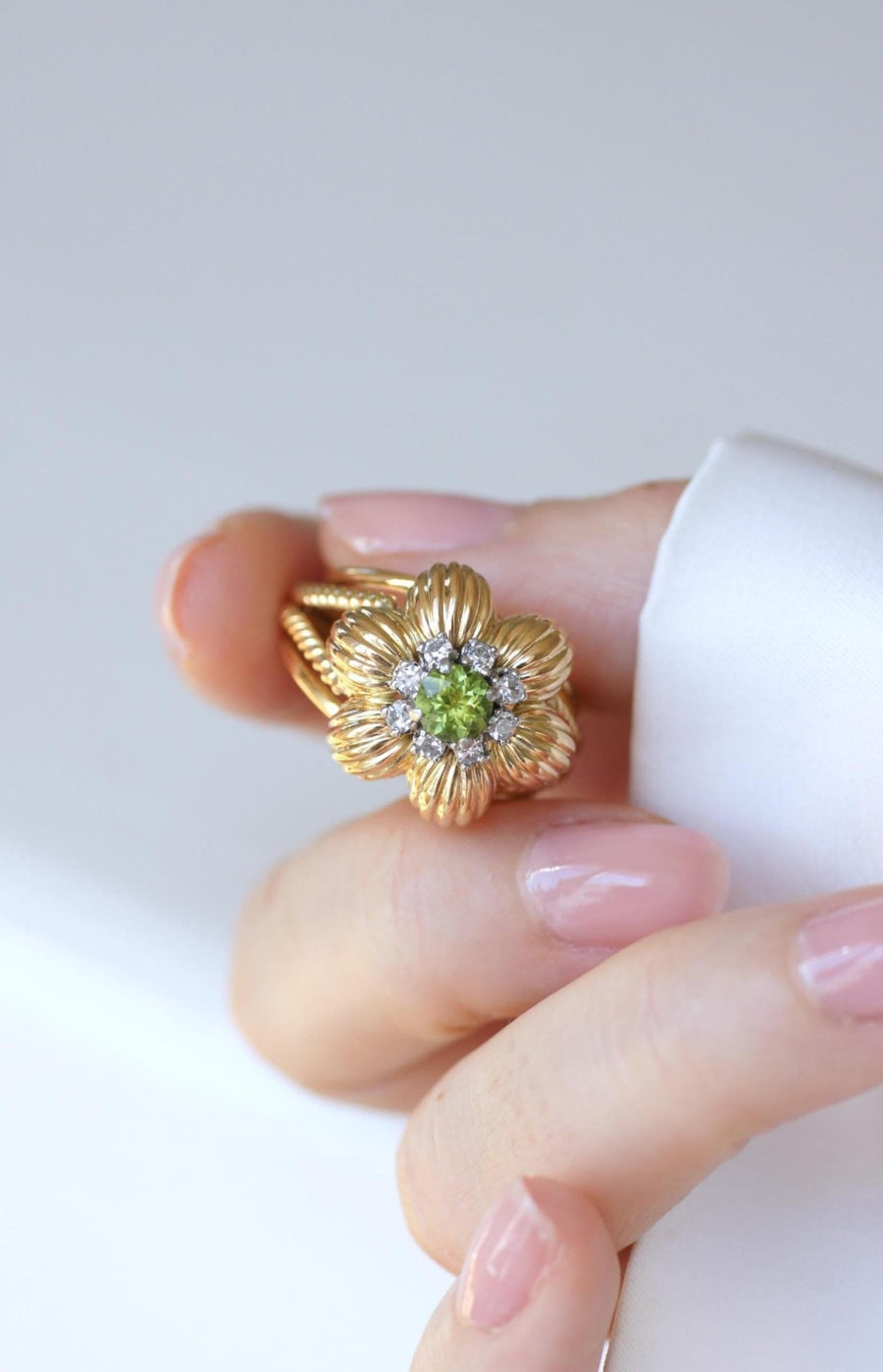 Bague Cocktail Fleur Péridot Diamants Or Jaune - Galerie Pénélope