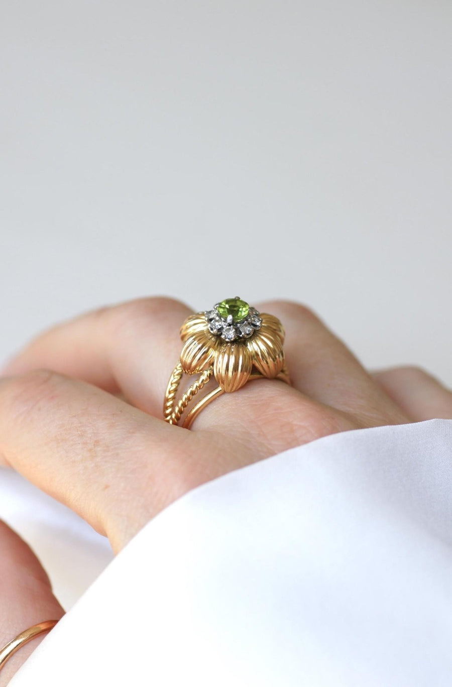 Bague Cocktail Fleur Péridot Diamants Or Jaune - Galerie Pénélope