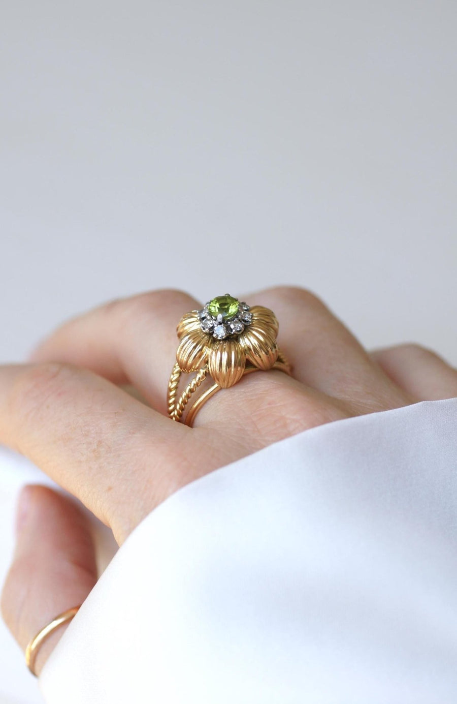 Bague Cocktail Fleur Péridot Diamants Or Jaune - Galerie Pénélope
