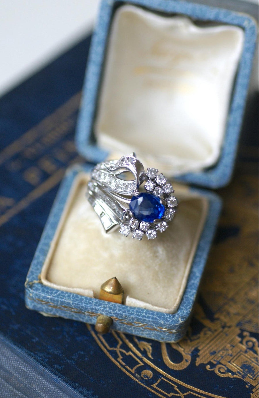 Bague Cocktail Saphir de Ceylan et Diamants - Galerie Pénélope