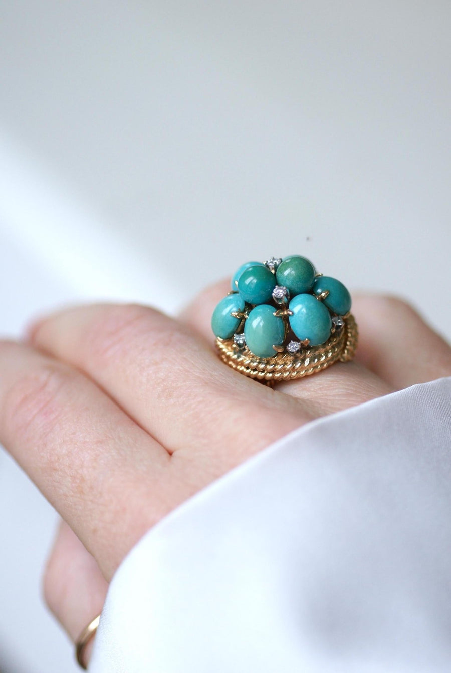 Bague Cocktail Turquoises et Diamants sur Or Jaune - Galerie Pénélope