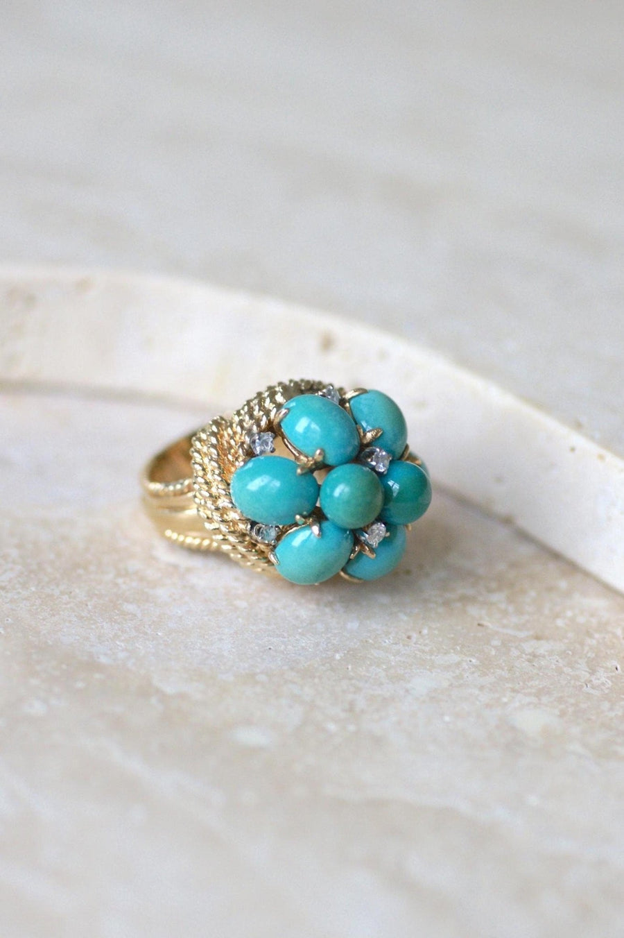 Bague Cocktail Turquoises et Diamants sur Or Jaune - Galerie Pénélope