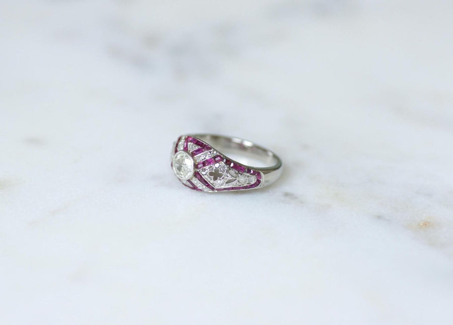 Bague Dôme Art Déco Diamants et Rubis Calibrés - Galerie Pénélope