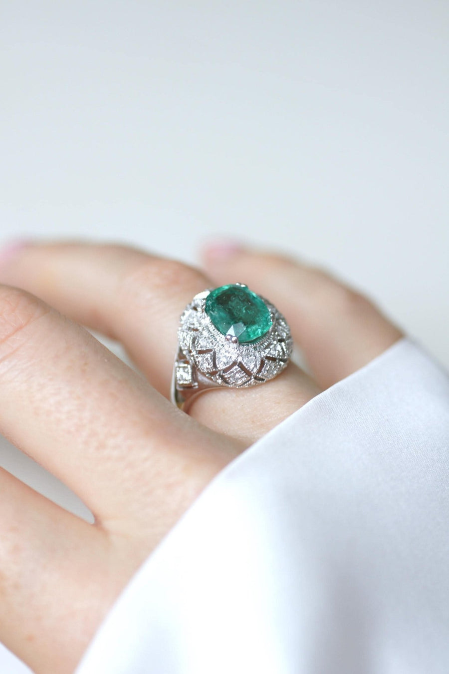 Bague Dôme Style Art Déco Emeraude 2,58 Cts et Diamants - Galerie Pénélope