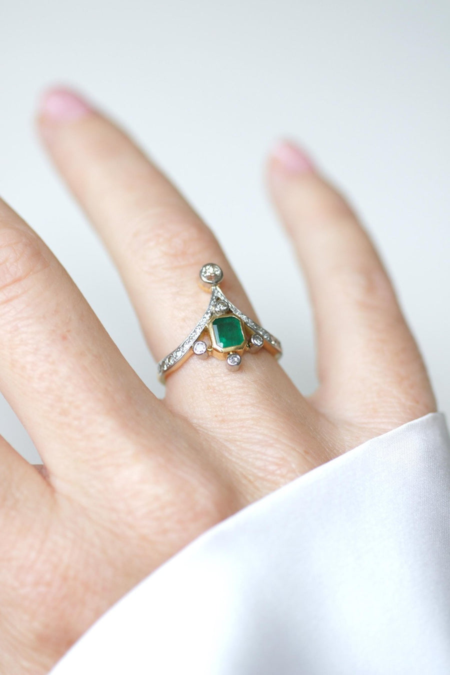 Bague Duchesse Emeraude et Diamants sur Or et Platine - Galerie Pénélope