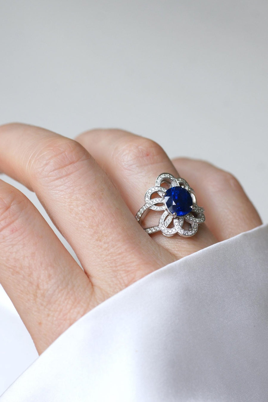 Bague Fleur Saphir de Ceylan 2.80 Cts et Diamants - Galerie Pénélope