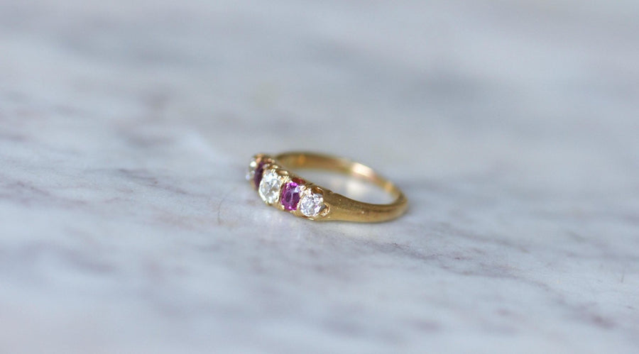 Bague Jarretière Diamants et Rubis sur Or jaune - Galerie Pénélope