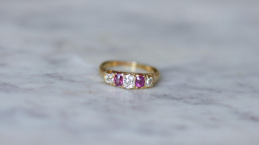 Bague Jarretière Diamants et Rubis sur Or jaune - Galerie Pénélope