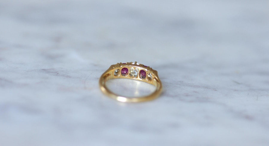 Bague Jarretière Diamants et Rubis sur Or jaune - Galerie Pénélope