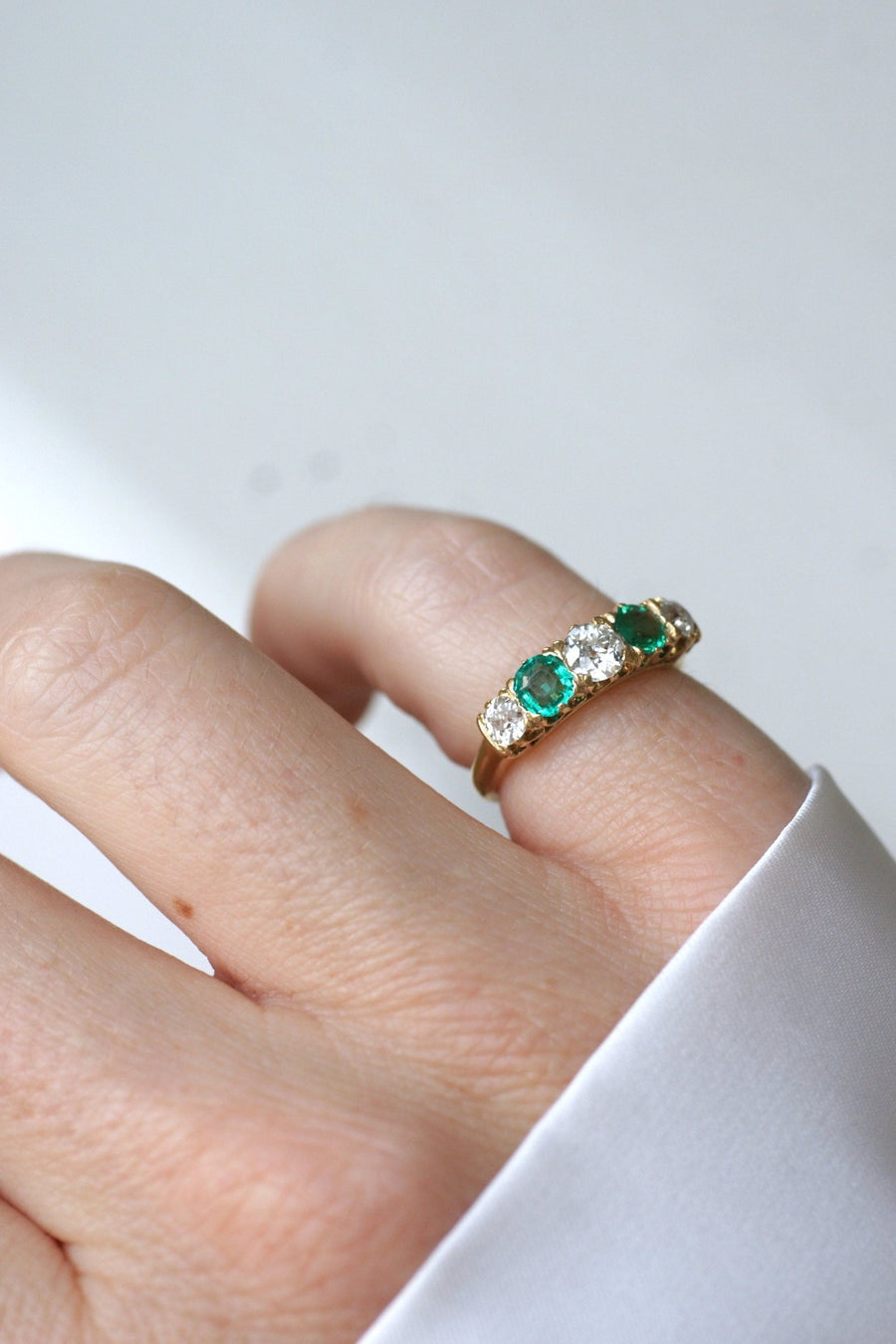 Bague Jarretière Emeraudes et Diamants Or Jaune - Galerie Pénélope