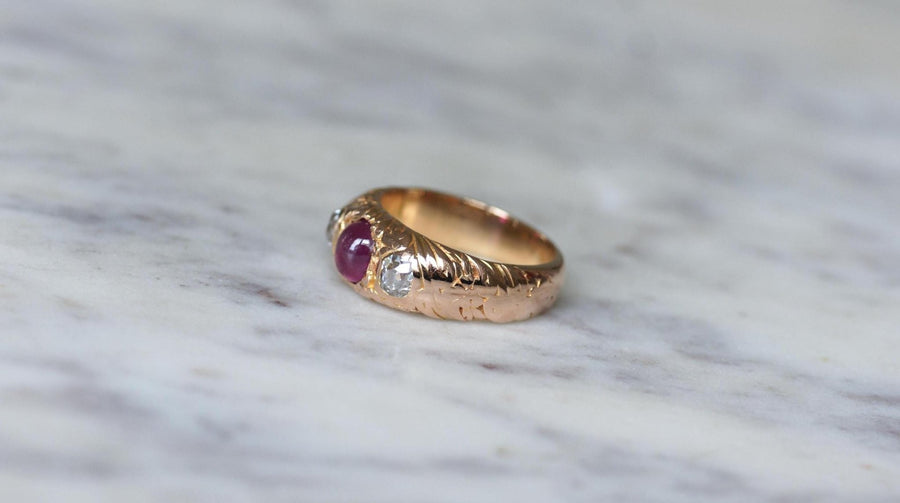 Bague Jonc Ciselé Rubis Birman et Diamants Or Rose - Galerie Pénélope