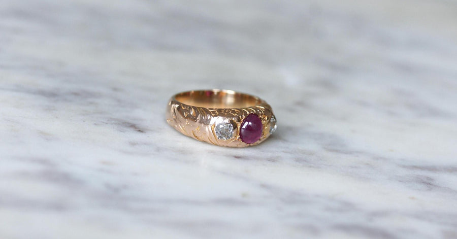 Bague Jonc Ciselé Rubis Birman et Diamants Or Rose - Galerie Pénélope