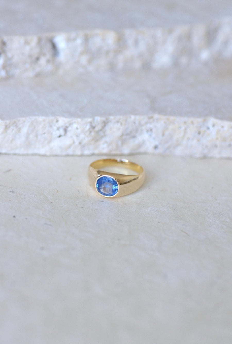 Bague Jonc Saphir de Ceylan 1,30 Cts sur Or Jaune - Galerie Pénélope