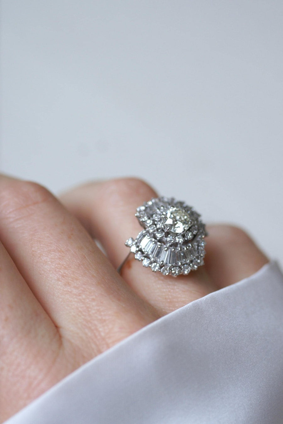 Bague Jupe Diamant Baguette 3.34 Cts Or Blanc - Galerie Pénélope