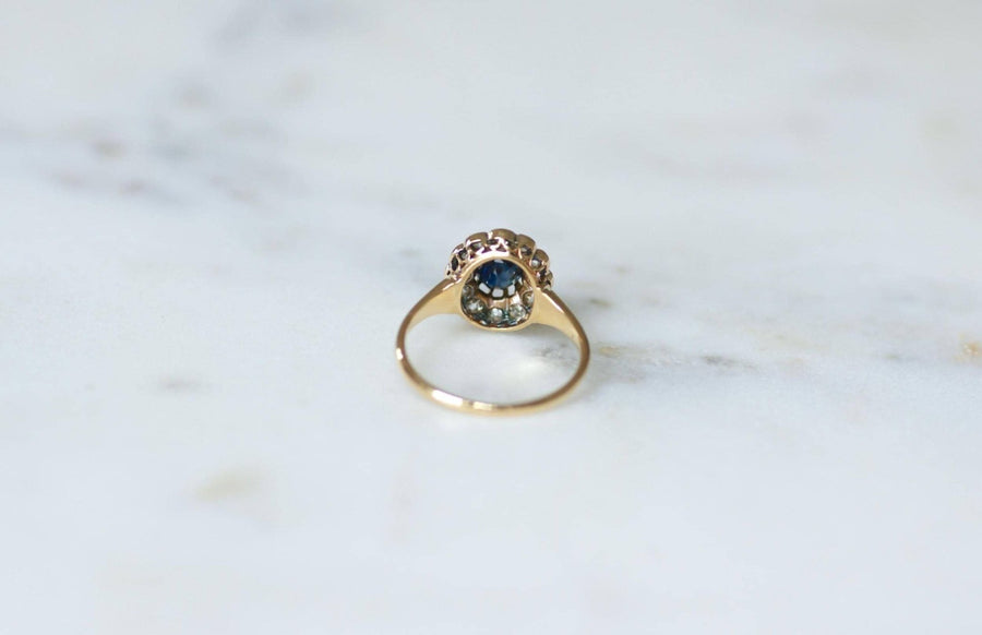 Bague Marguerite Ancienne Saphir 0,85 Cts et Diamants sur Or jaune - Galerie Pénélope