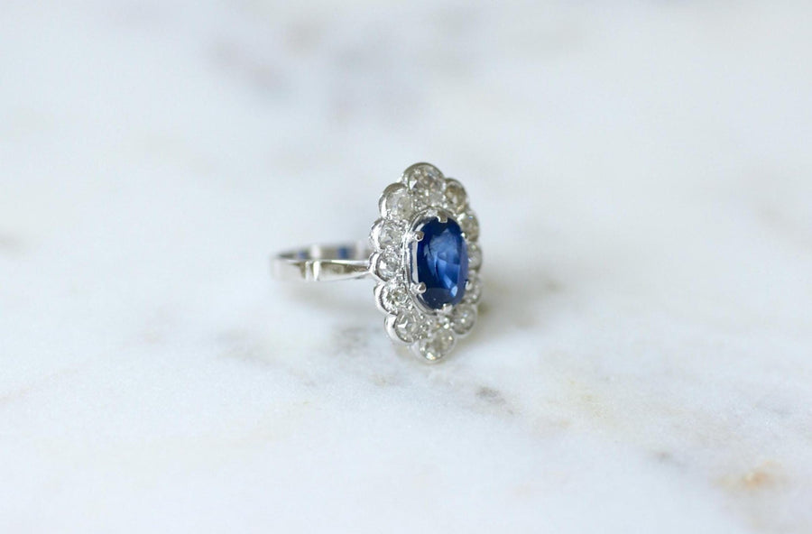 Bague Marguerite Art Deco Saphir Ceylan 1,90 Cts et Diamants - Galerie Pénélope
