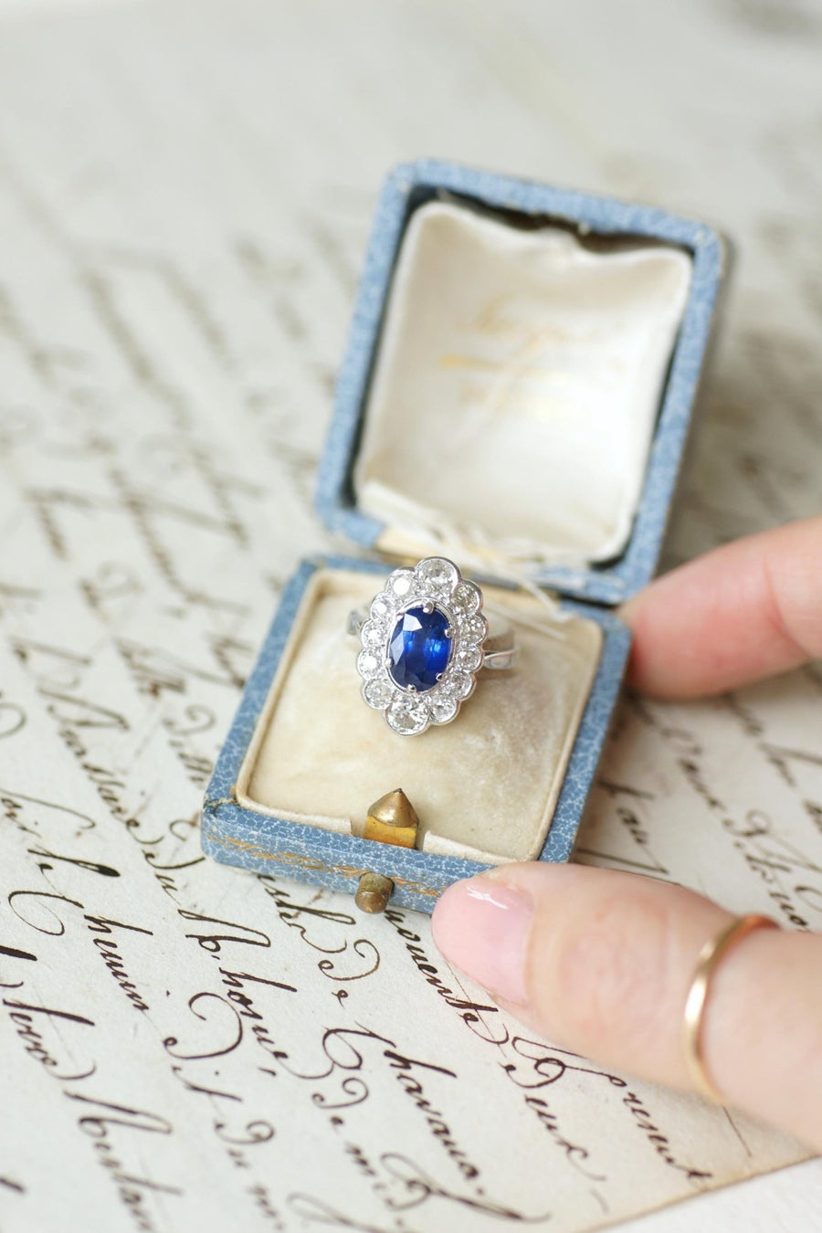 Bague Marguerite Art Deco Saphir Ceylan 1,90 Cts et Diamants - Galerie Pénélope