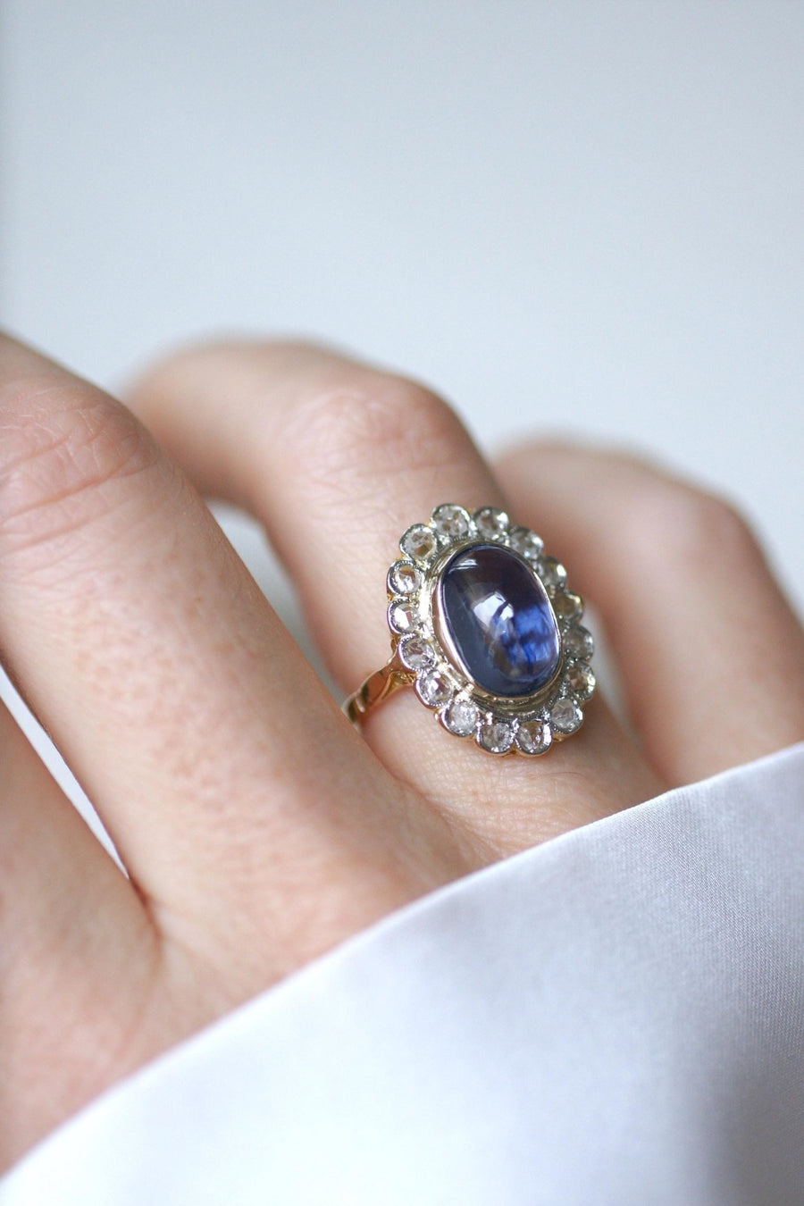 Bague Marguerite Saphir Ceylan 6,32 Cts et Diamants - Galerie Pénélope