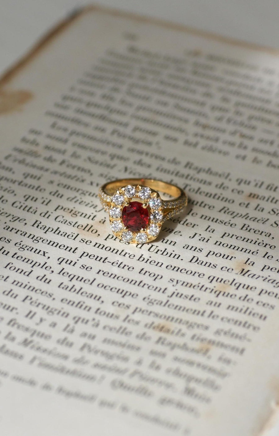 Bague Marguerite Spinelle Entourage Diamants - Galerie Pénélope