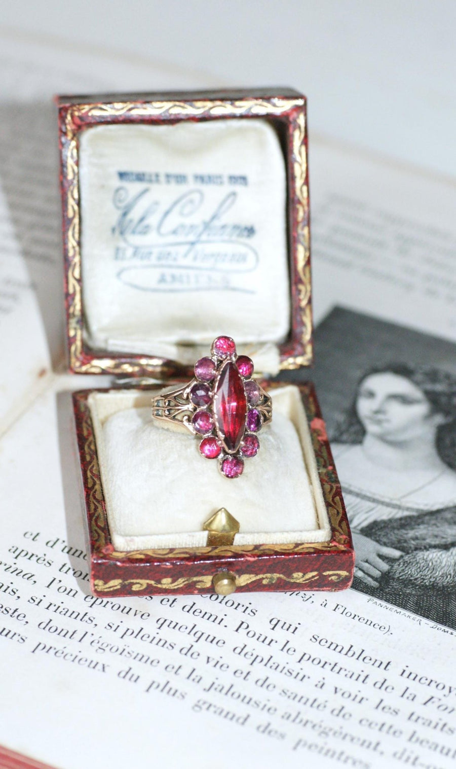 Bague Marquise Ancienne Or Rose et Grenats de Perpignan - Galerie Pénélope