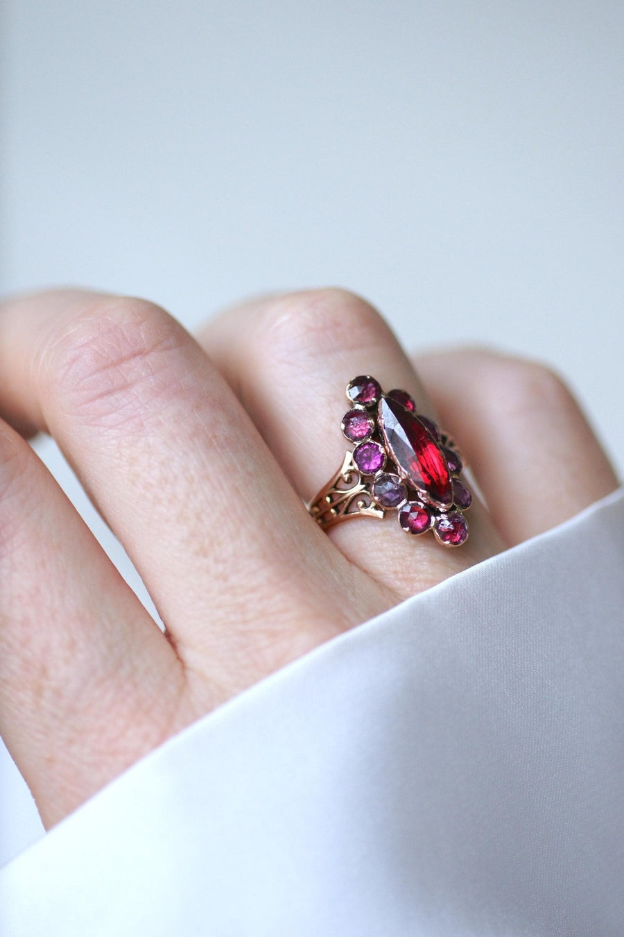 Bague Marquise Ancienne Or Rose et Grenats de Perpignan - Galerie Pénélope