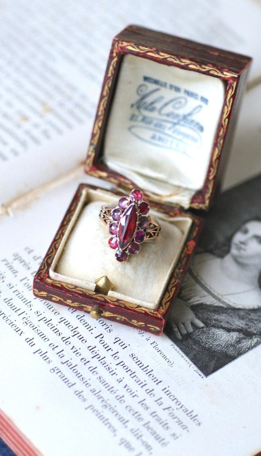 Bague Marquise Ancienne Or Rose et Grenats de Perpignan - Galerie Pénélope