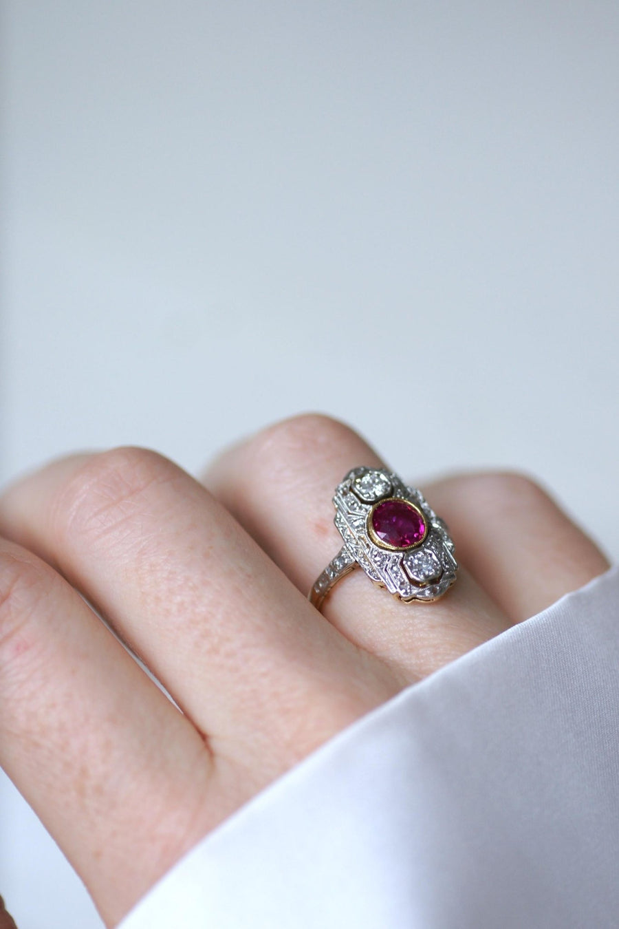 Bague Marquise Art Déco Rubis Birman et Diamants - Galerie Pénélope