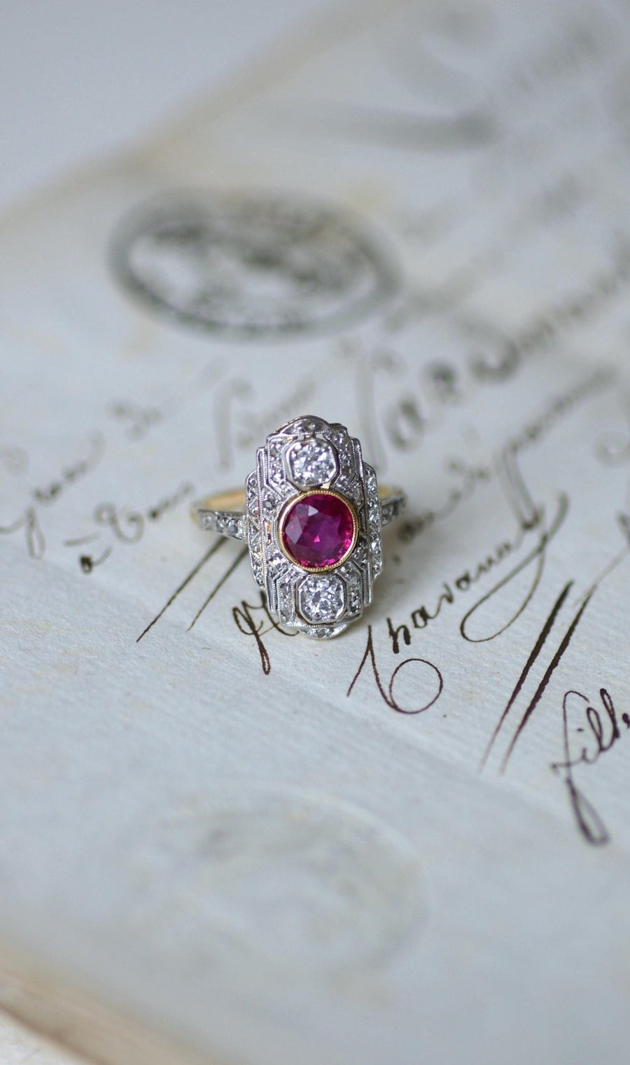 Bague Marquise Art Déco Rubis Birman et Diamants - Galerie Pénélope