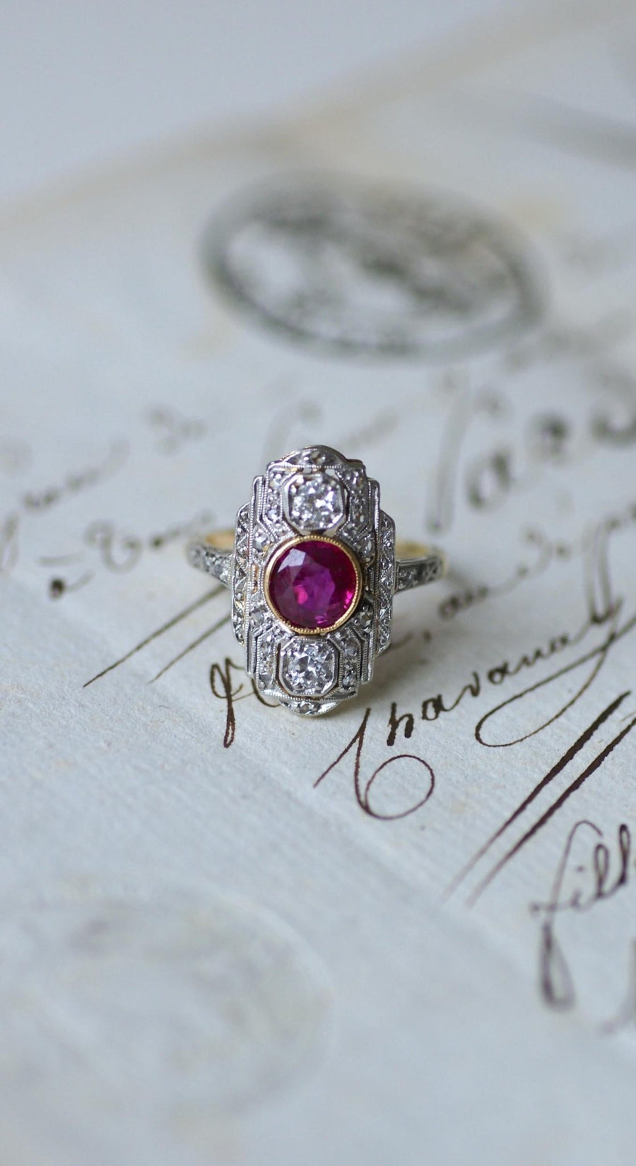 Bague Marquise Art Déco Rubis Birman et Diamants - Galerie Pénélope