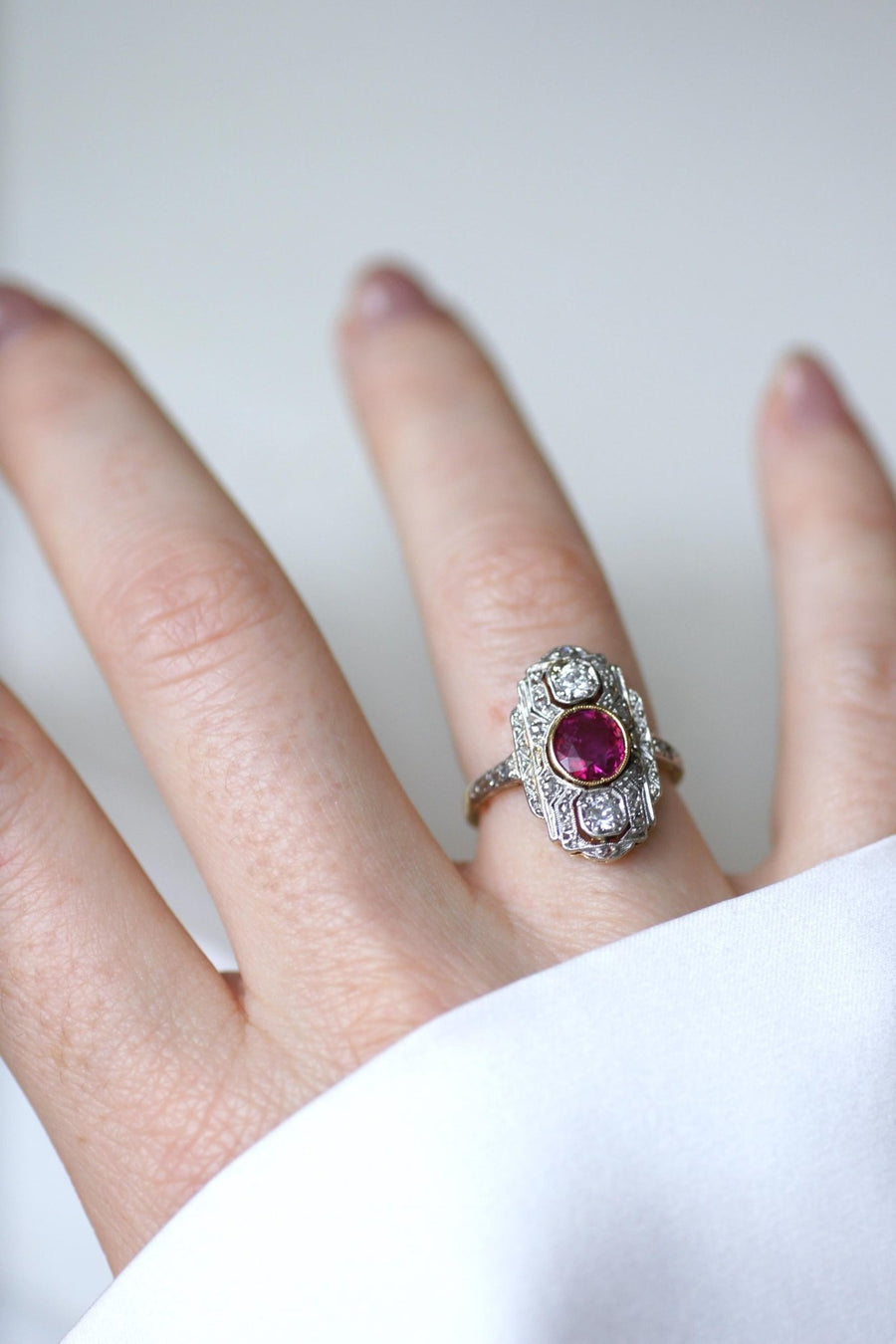 Bague Marquise Art Déco Rubis Birman et Diamants - Galerie Pénélope