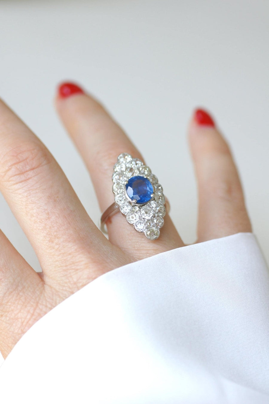Bague Marquise Saphir de Ceylan 2.20 Cts et Diamants - Galerie Pénélope