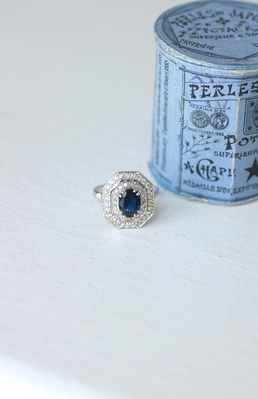 Bague Octogonale Saphir et Diamants Style Art Déco - Galerie Pénélope