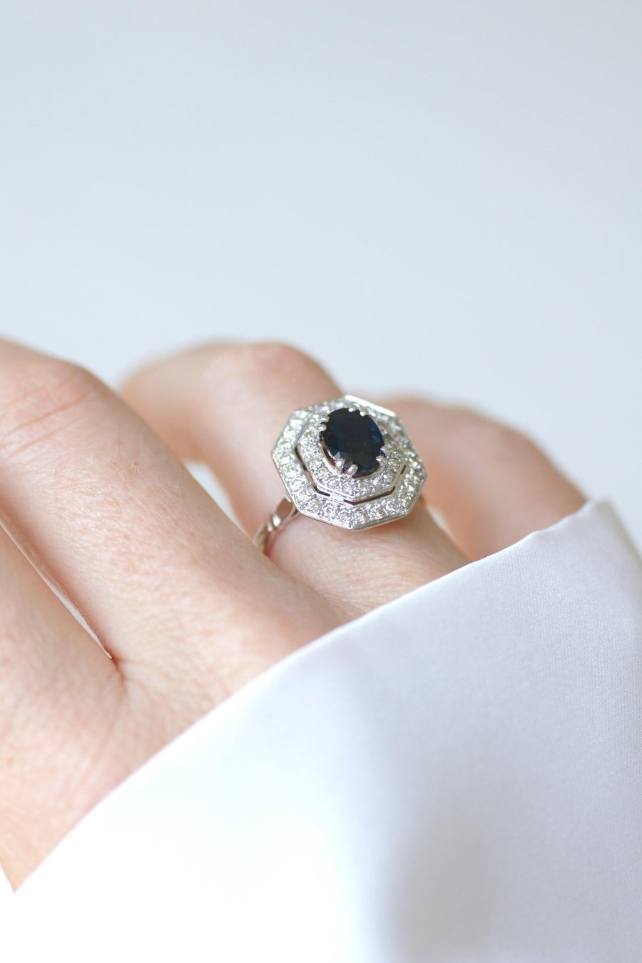 Bague Octogonale Saphir et Diamants Style Art Déco - Galerie Pénélope