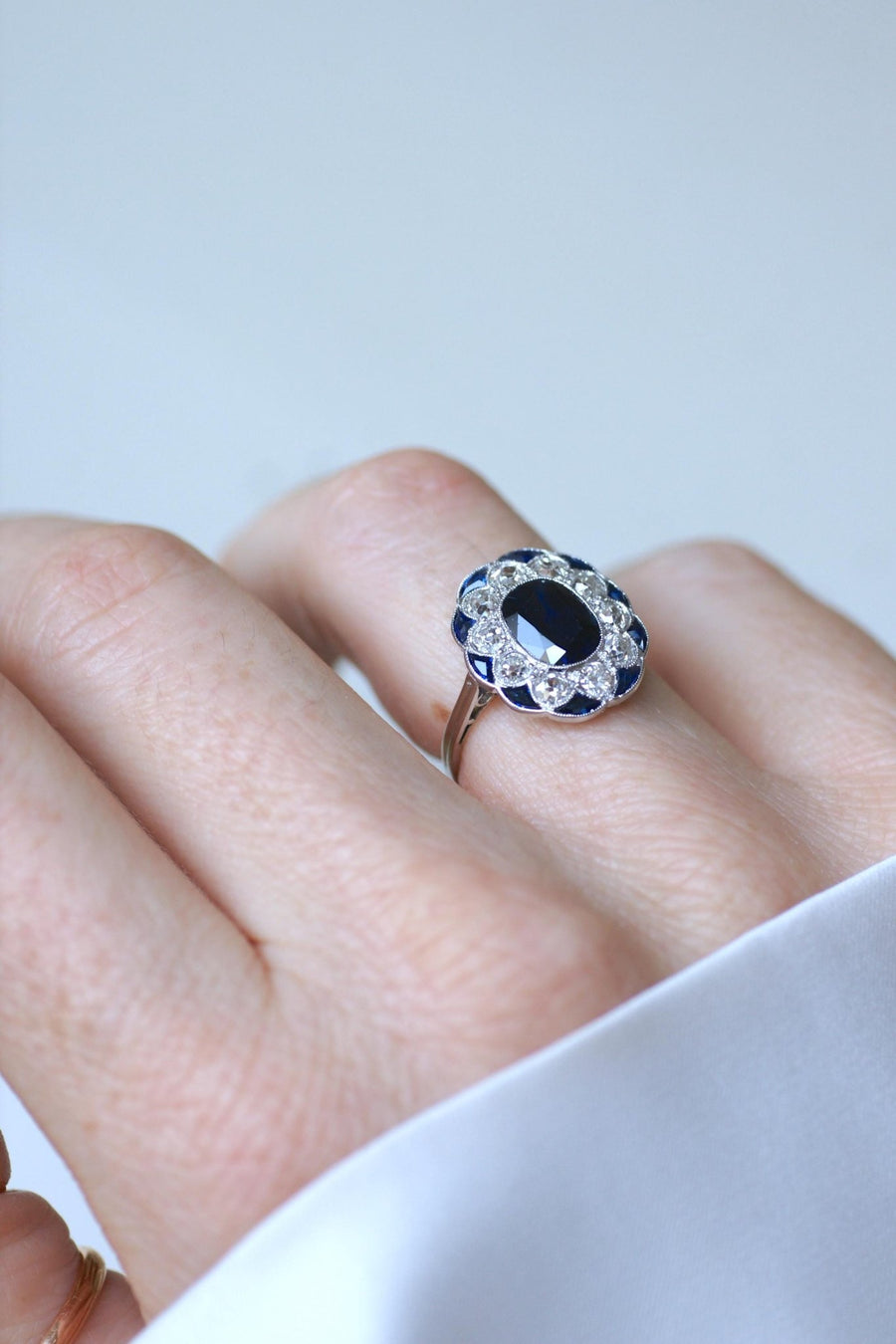 Bague Pompadour Art Déco Saphir et Diamants - Galerie Pénélope