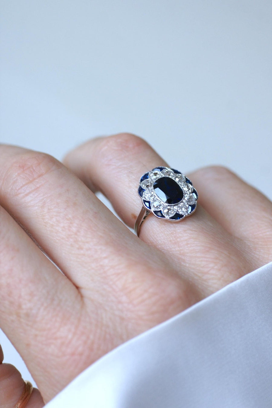 Bague Pompadour Art Déco Saphir et Diamants - Galerie Pénélope