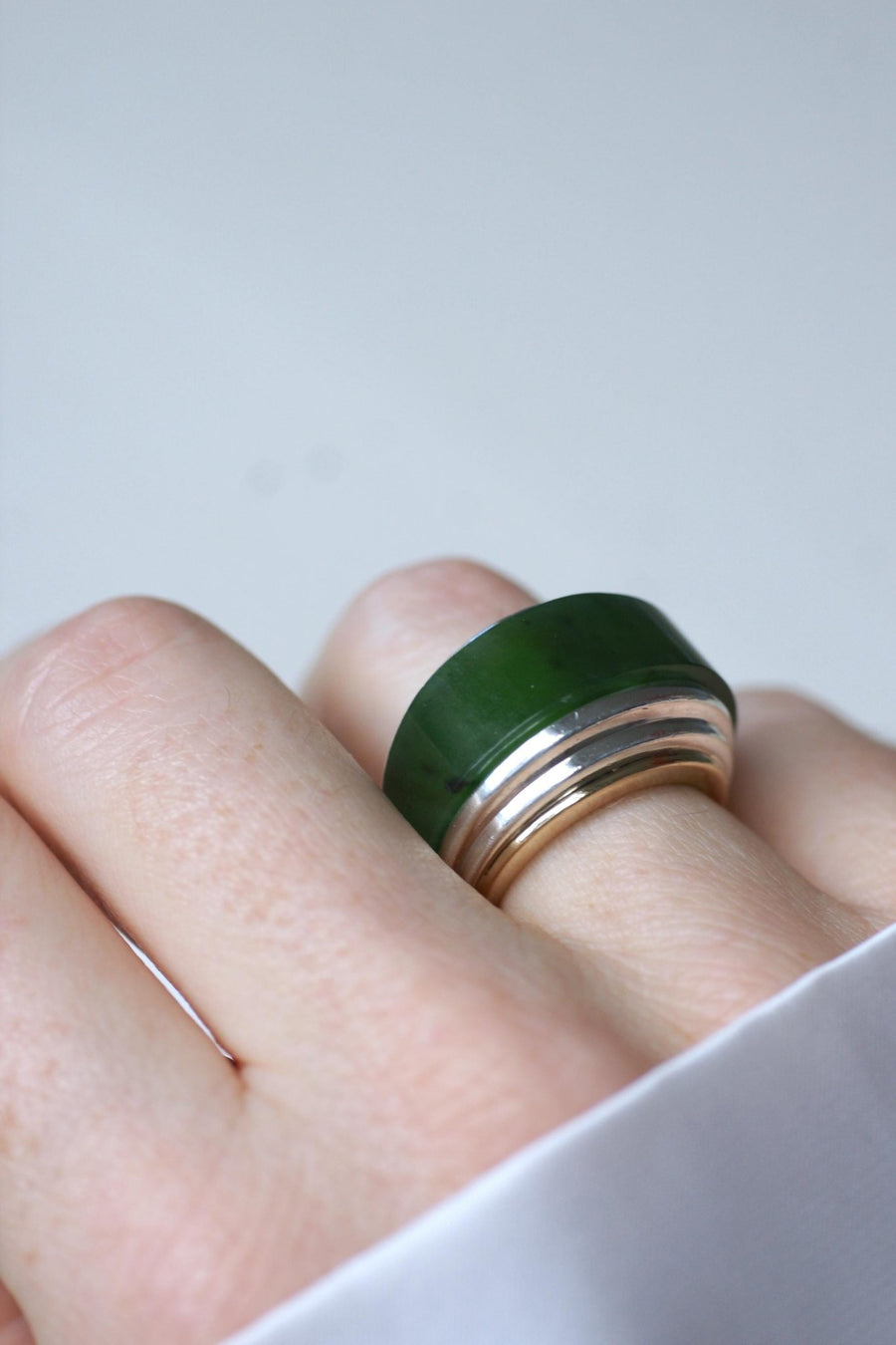 Bague Puiforcat par André Vassort Jade sur Or et Argent - Galerie Pénélope