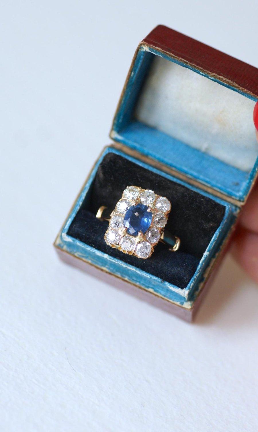 Bague Rectangulaire Saphir 1,10 Cts et Diamants - Galerie Pénélope