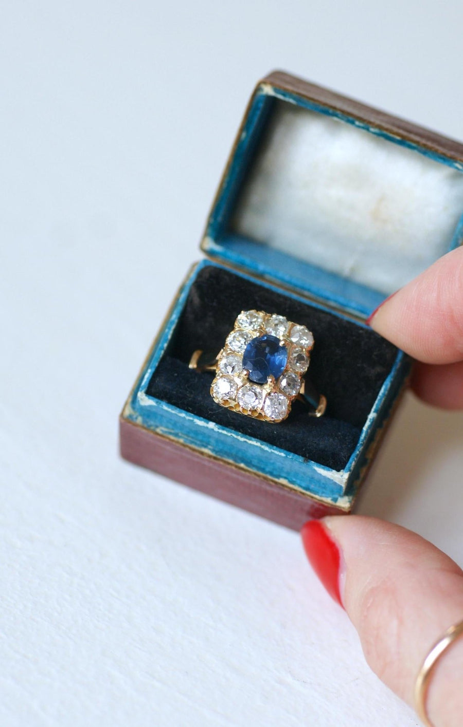 Bague Rectangulaire Saphir 1,10 Cts et Diamants - Galerie Pénélope