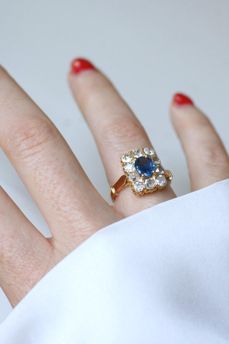 Bague Rectangulaire Saphir 1,10 Cts et Diamants - Galerie Pénélope