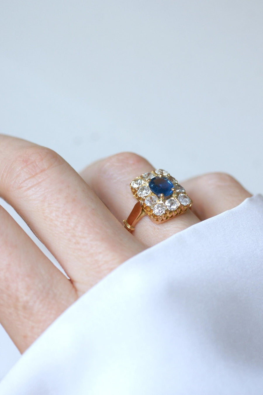 Bague Rectangulaire Saphir 1,10 Cts et Diamants - Galerie Pénélope