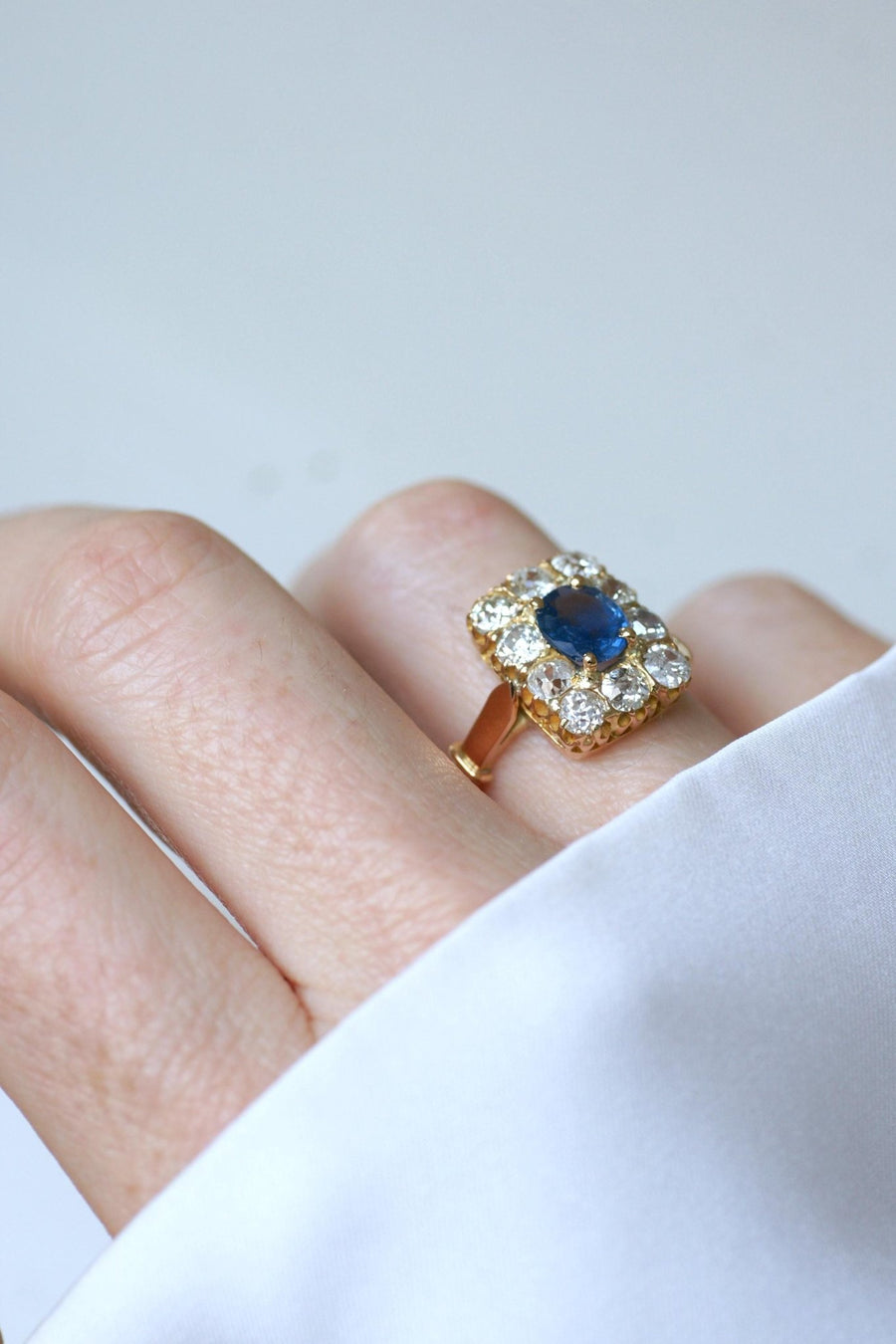 Bague Rectangulaire Saphir 1,10 Cts et Diamants - Galerie Pénélope